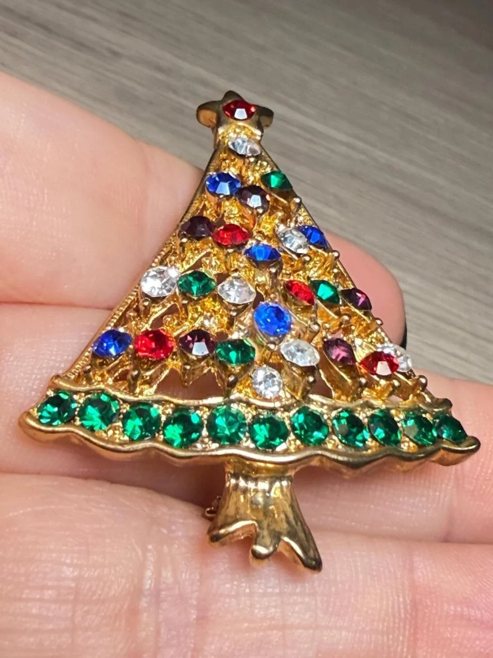 Christmas Tree Brooch Gold Tone Rhinestone Multicolor Openwork Star Top